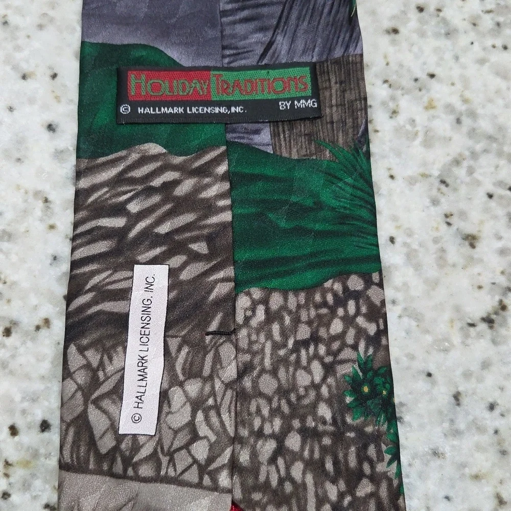 Hallmark Holiday Traditions 100% Silk Reason For The Season Tie 4x58